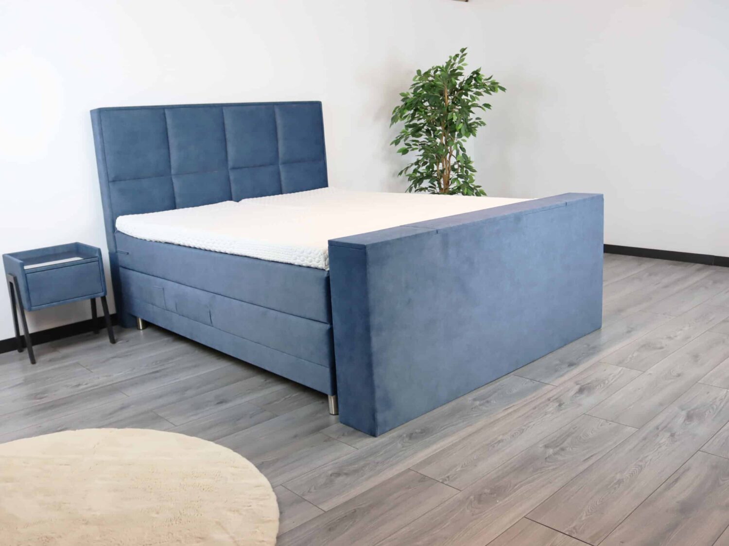 Bed met tv lift