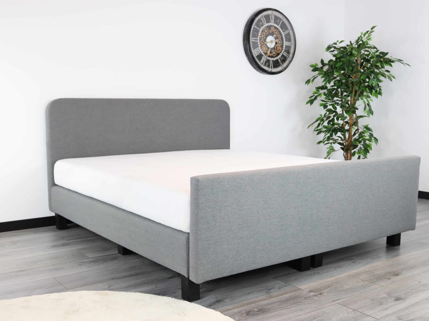 Boxspring met wit matras uit een geheel