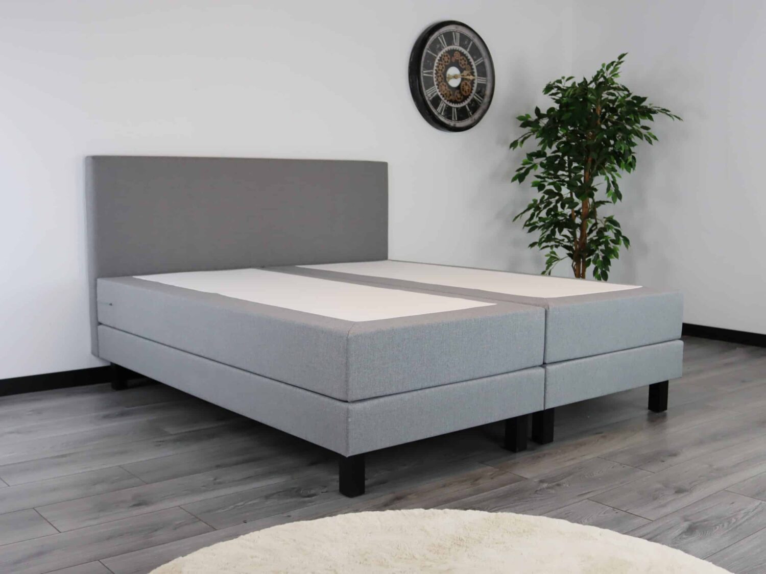 Boxspring Jurre met matrassen in boxspring kleur